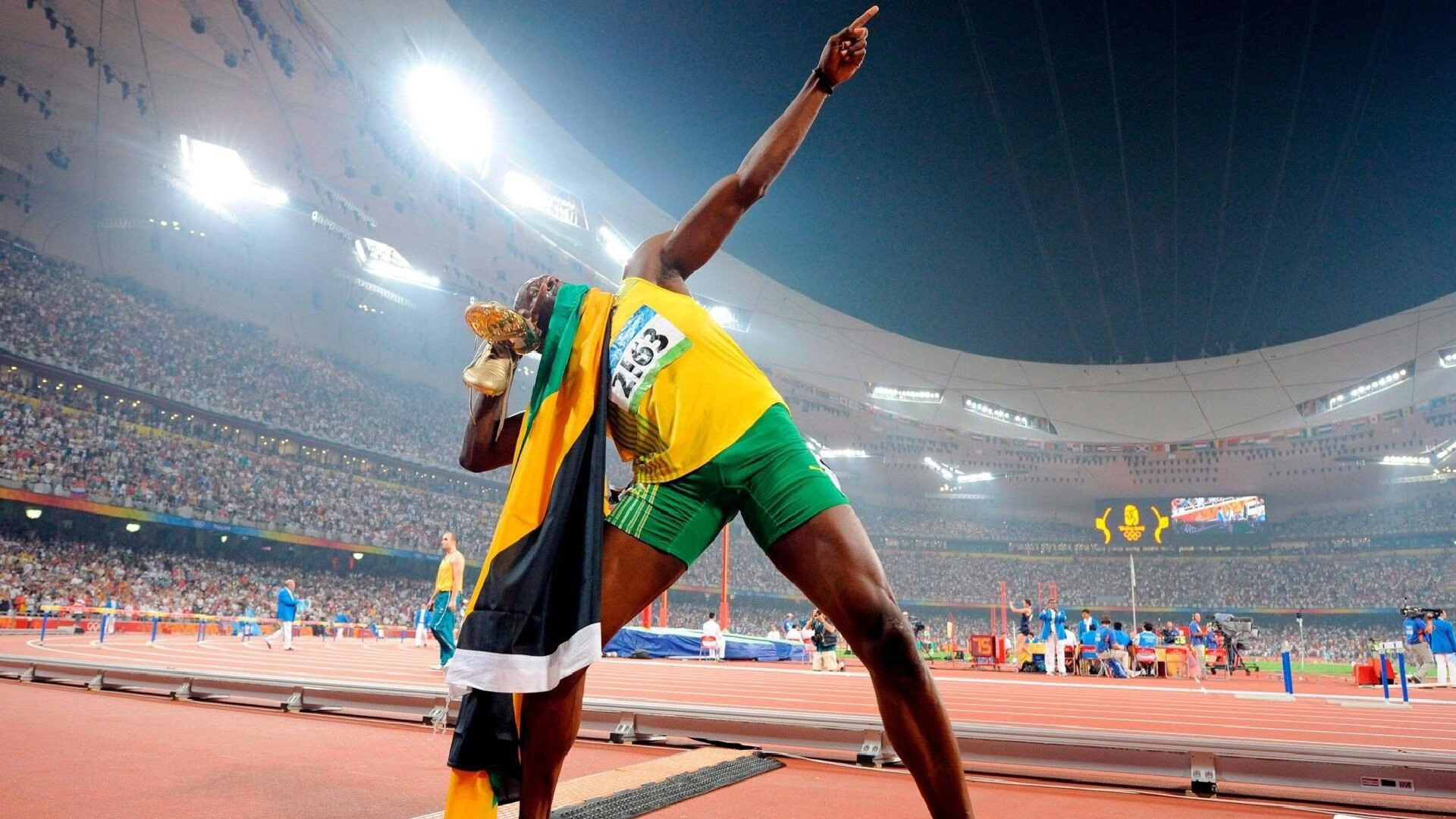 200蝶争锋 乌兰多水中飞翔